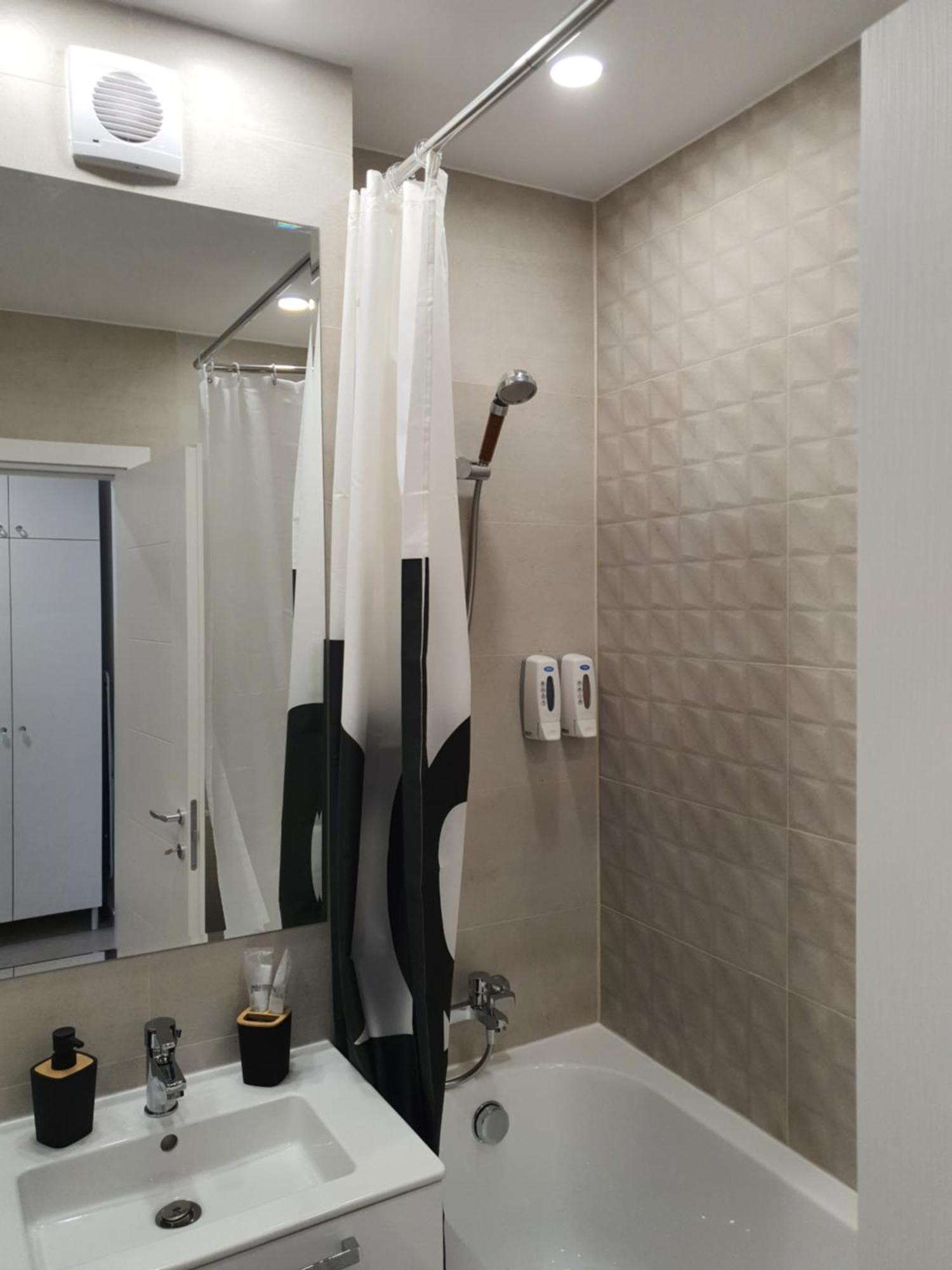 Premium Hils Brauner Studio Boekarest Buitenkant foto