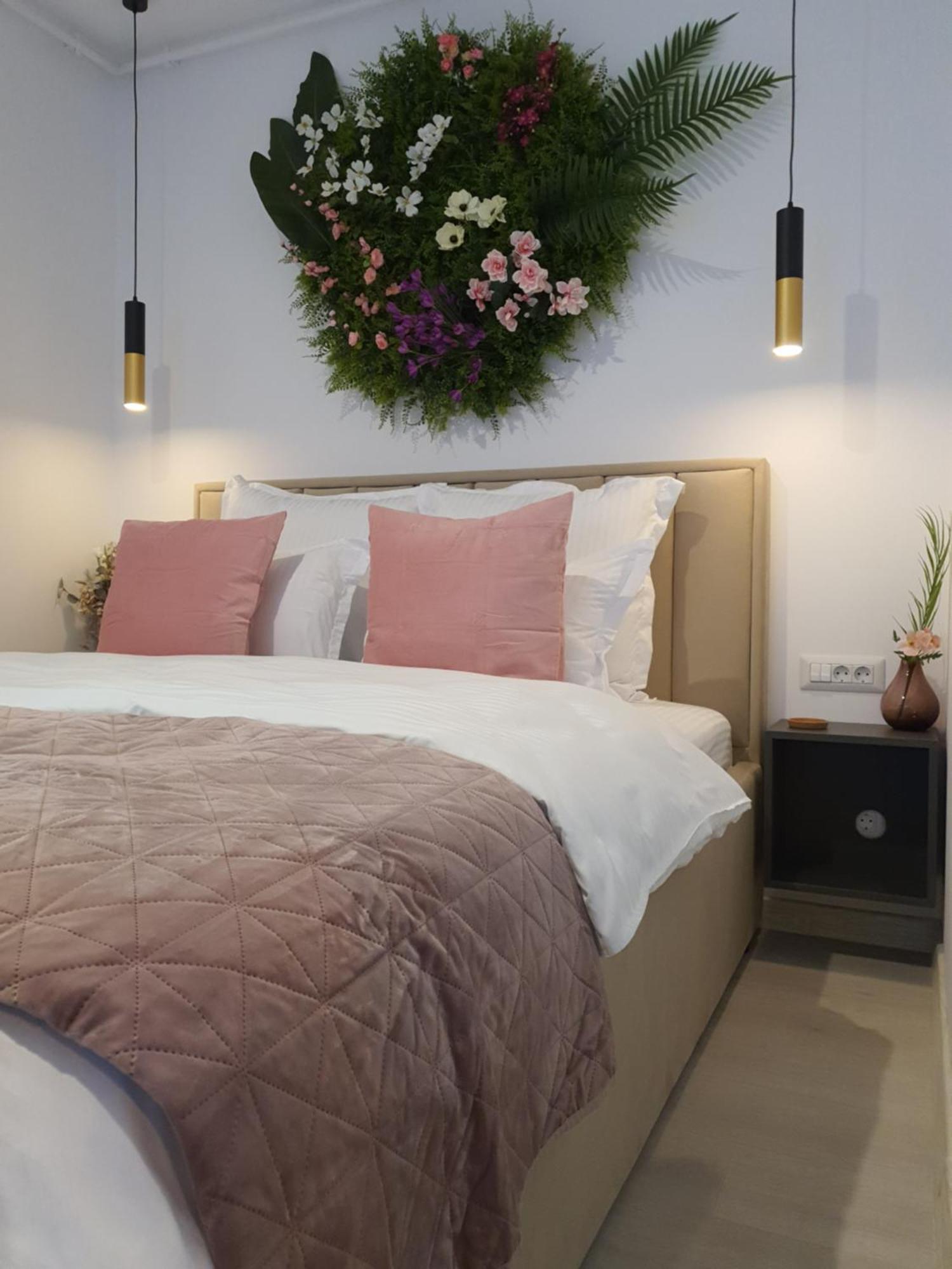 Premium Hils Brauner Studio Boekarest Buitenkant foto