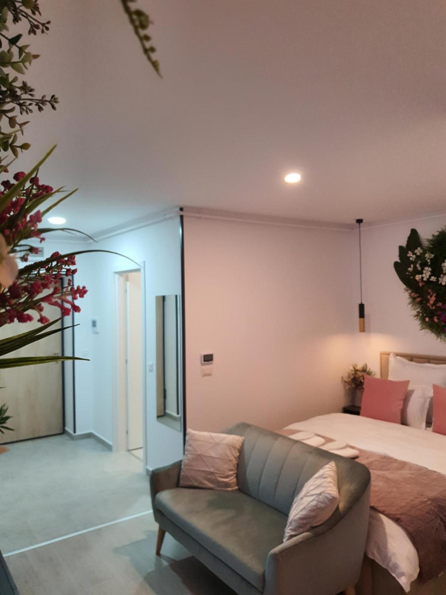 Premium Hils Brauner Studio Boekarest Buitenkant foto